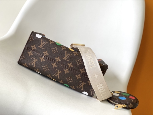 LV Ｘ 야요이 프리로베드는 가방 쿠사마 온더고컴 모너그램 다중-컬러를 낙인을 찍었습니다