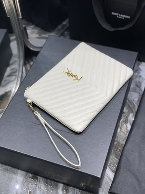 모너그램은 가죽 YSL 킐트형 가죽 팁 봉투 위기를 퀼트를 넣어 누볐습니다
