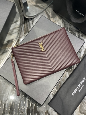 모너그램은 가죽 YSL 킐트형 가죽 팁 봉투 위기를 퀼트를 넣어 누볐습니다