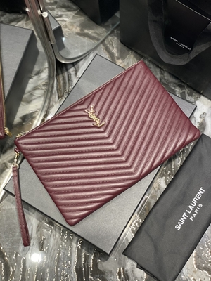 모너그램은 가죽 YSL 킐트형 가죽 팁 봉투 위기를 퀼트를 넣어 누볐습니다