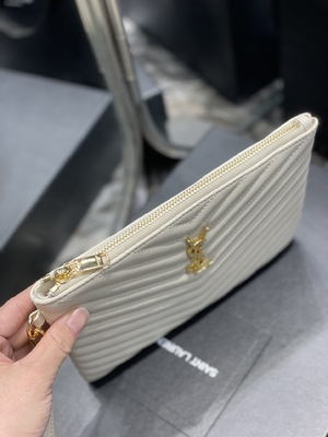 모너그램은 가죽 YSL 킐트형 가죽 팁 봉투 위기를 퀼트를 넣어 누볐습니다