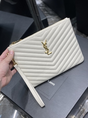 모너그램은 가죽 YSL 킐트형 가죽 팁 봉투 위기를 퀼트를 넣어 누볐습니다