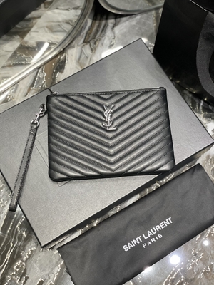모너그램은 가죽 YSL 킐트형 가죽 팁 봉투 위기를 퀼트를 넣어 누볐습니다