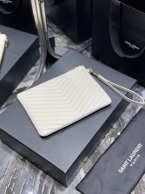 모너그램은 가죽 YSL 킐트형 가죽 팁 봉투 위기를 퀼트를 넣어 누볐습니다
